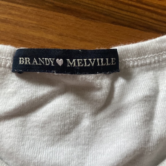 brandy melville baby tee - Picture 3 of 4